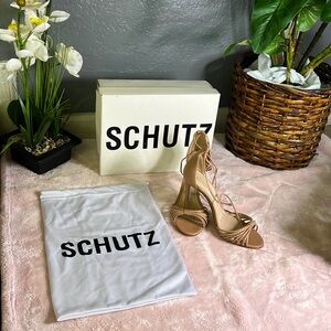 SCHUTZ Sandalia Salto Alto Nude heels